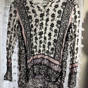 LOFT Black and White Graphic Long Sleeve Blouse